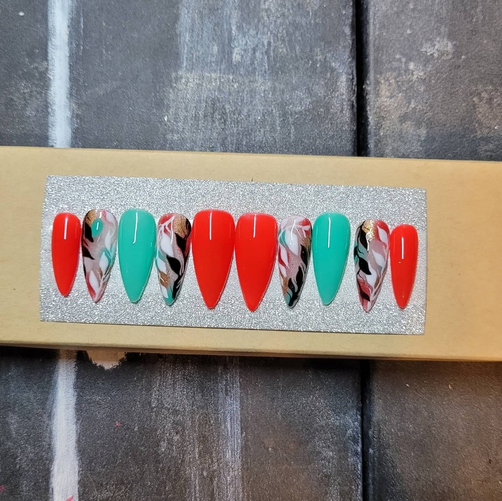 Press on nails